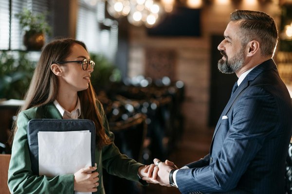 Hoe implementeert u een duurzaamheidsbeleid dat zowel ecologisch als economisch voordelig is voor uw bedrijf?